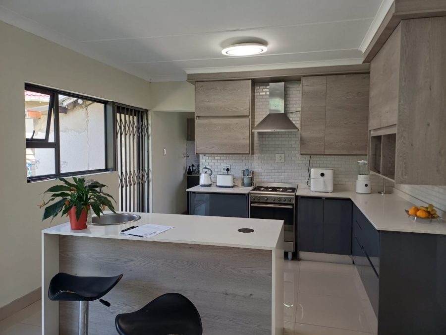 3 Bedroom Property for Sale in Buurendal Gauteng