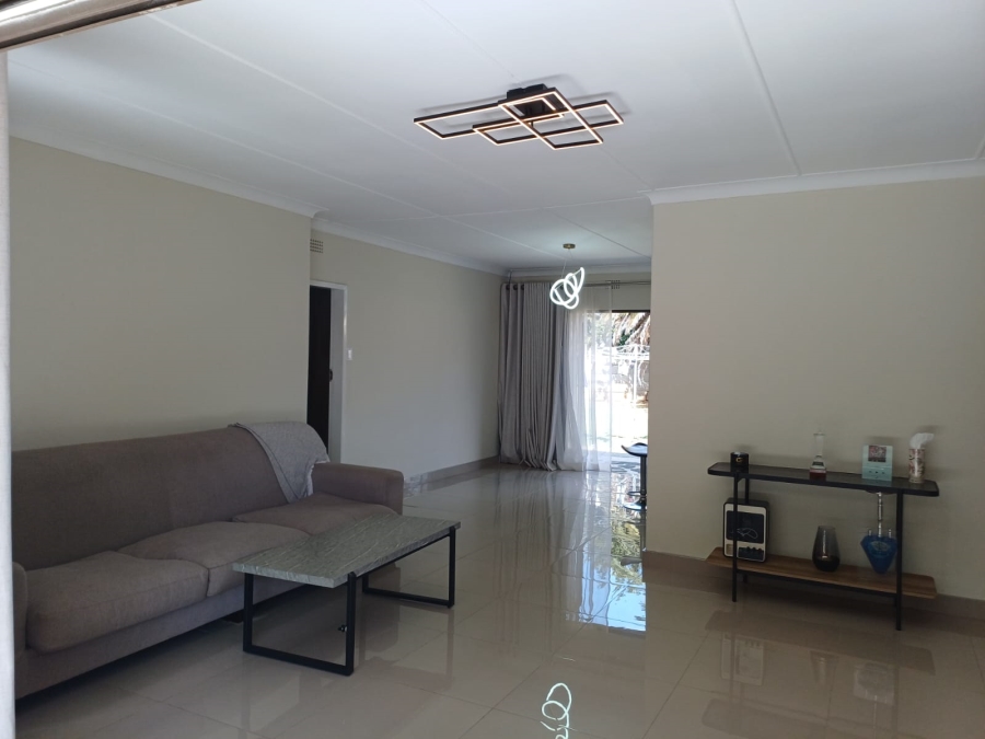 3 Bedroom Property for Sale in Buurendal Gauteng