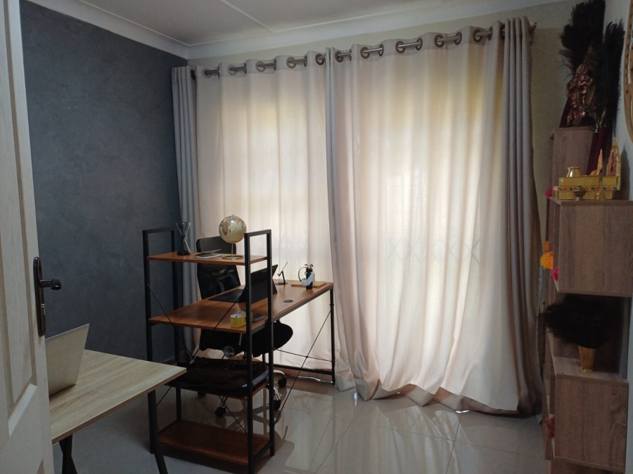 3 Bedroom Property for Sale in Buurendal Gauteng