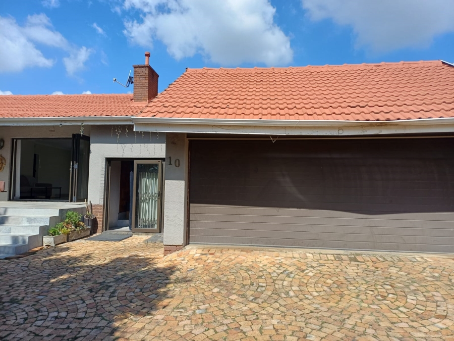 3 Bedroom Property for Sale in Buurendal Gauteng