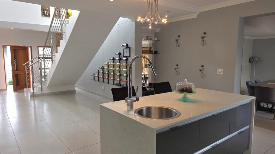 4 Bedroom Property for Sale in Greenstone Hill Gauteng