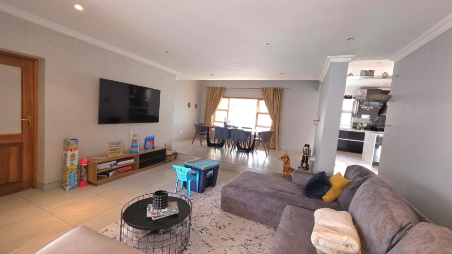 4 Bedroom Property for Sale in Greenstone Hill Gauteng