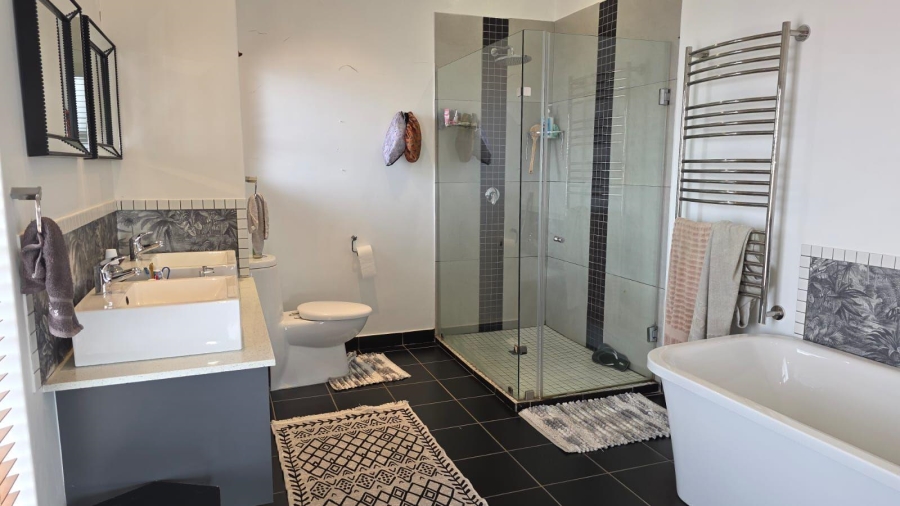 4 Bedroom Property for Sale in Greenstone Hill Gauteng