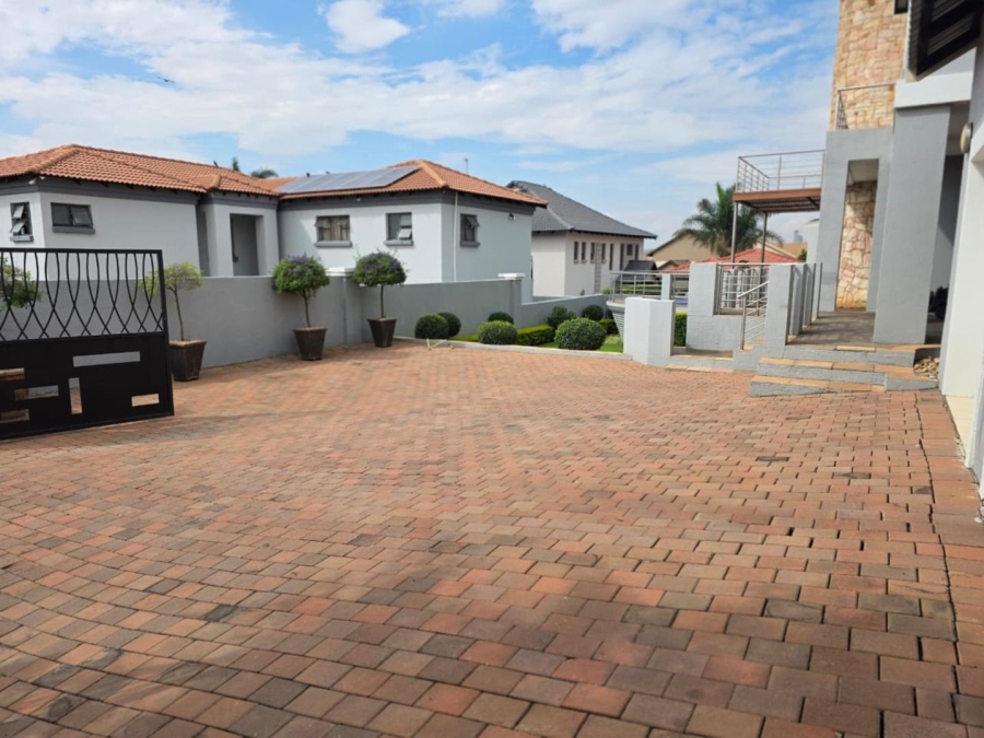 4 Bedroom Property for Sale in Greenstone Hill Gauteng