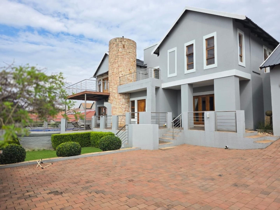 4 Bedroom Property for Sale in Greenstone Hill Gauteng