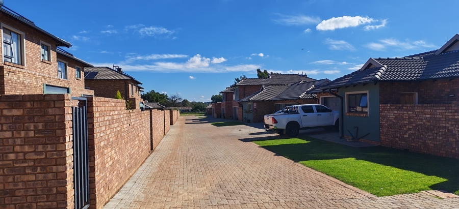 To Let 3 Bedroom Property for Rent in Slaterville A H Gauteng