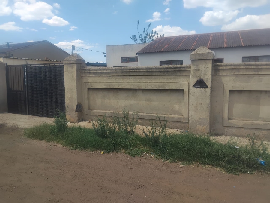 2 Bedroom Property for Sale in Tokoza Gauteng