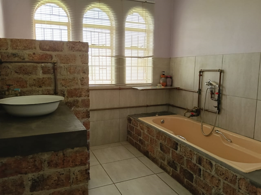 5 Bedroom Property for Sale in Tenacre A H Gauteng