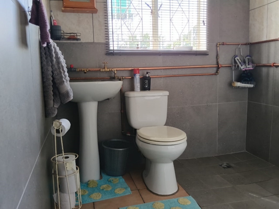 5 Bedroom Property for Sale in Tenacre A H Gauteng