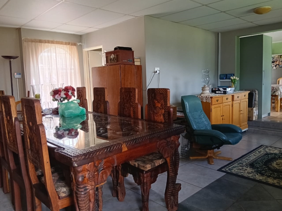 5 Bedroom Property for Sale in Tenacre A H Gauteng