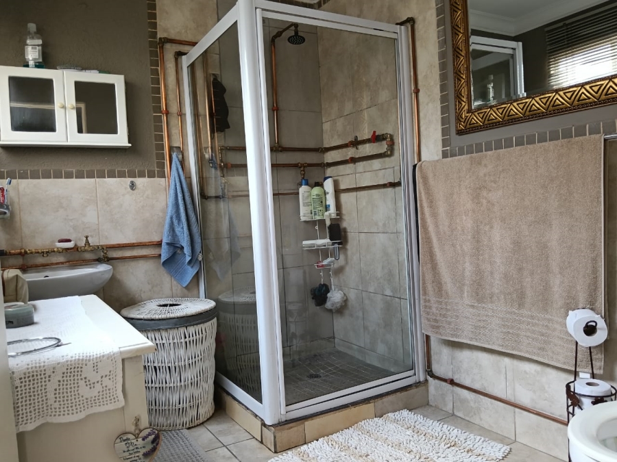 5 Bedroom Property for Sale in Tenacre A H Gauteng