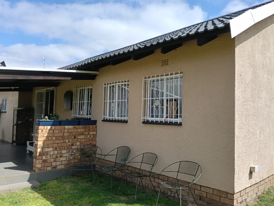 5 Bedroom Property for Sale in Tenacre A H Gauteng