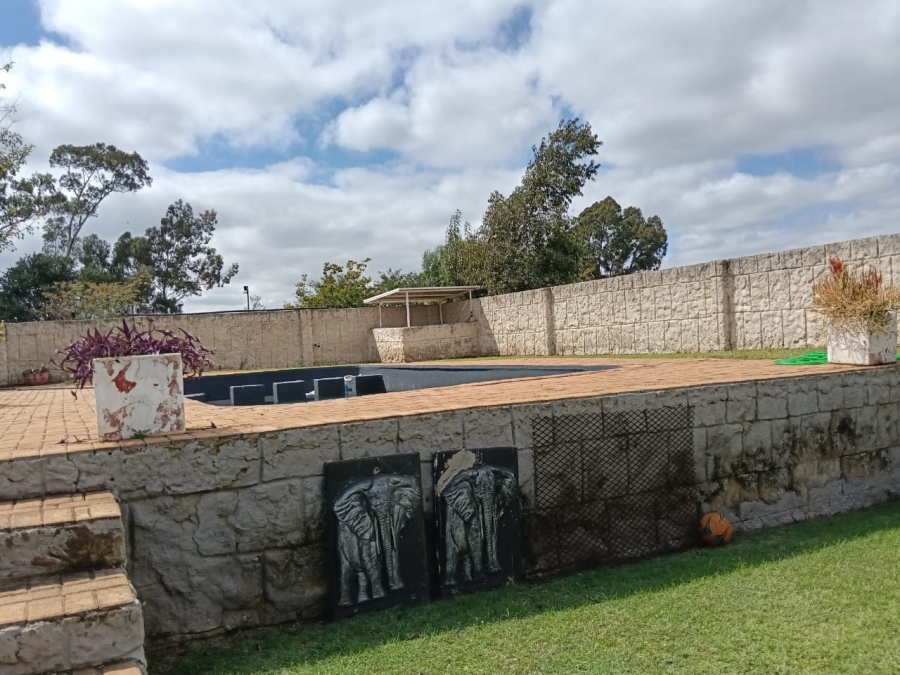 5 Bedroom Property for Sale in Tenacre A H Gauteng