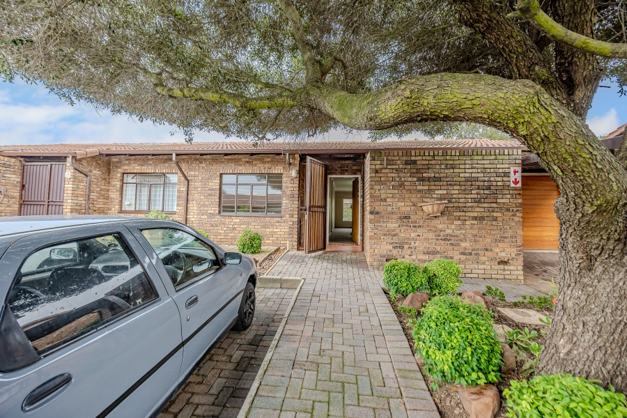 3 Bedroom Property for Sale in Ontdekkerspark Gauteng