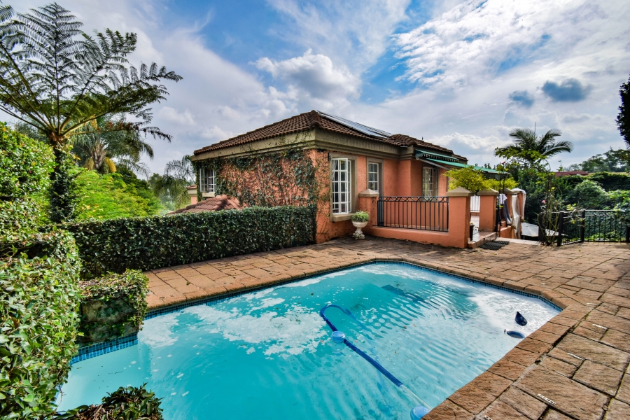 5 Bedroom Property for Sale in Faerie Glen Gauteng