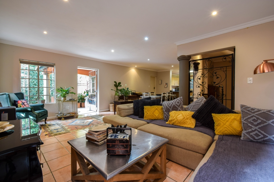 5 Bedroom Property for Sale in Faerie Glen Gauteng