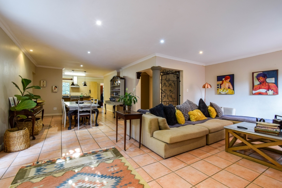 5 Bedroom Property for Sale in Faerie Glen Gauteng