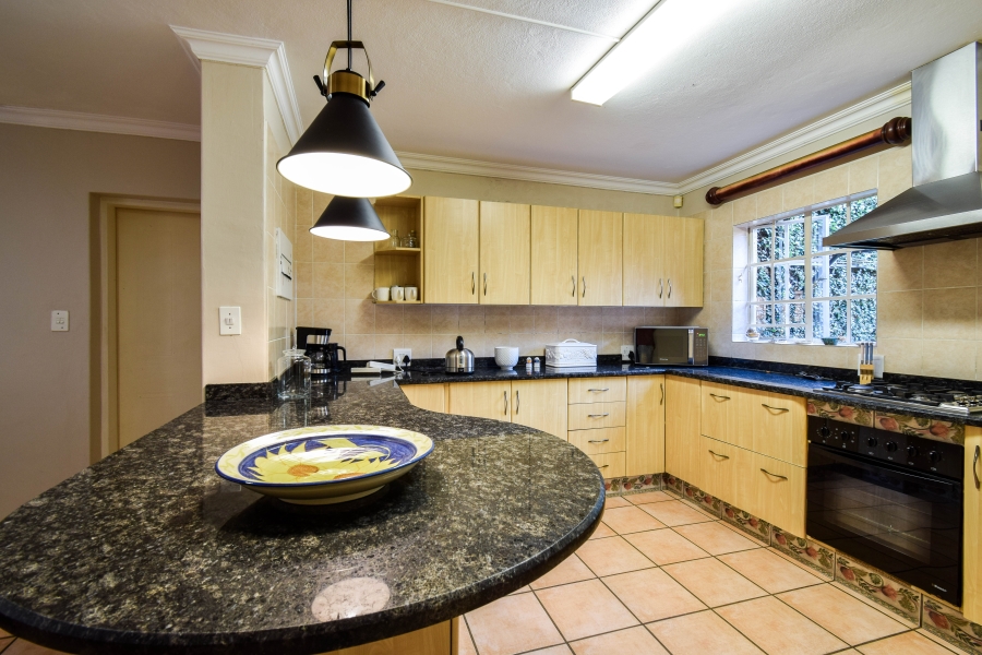 5 Bedroom Property for Sale in Faerie Glen Gauteng