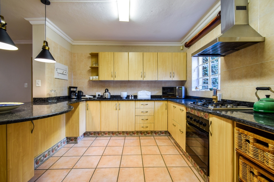 5 Bedroom Property for Sale in Faerie Glen Gauteng