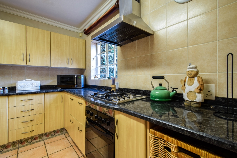 5 Bedroom Property for Sale in Faerie Glen Gauteng