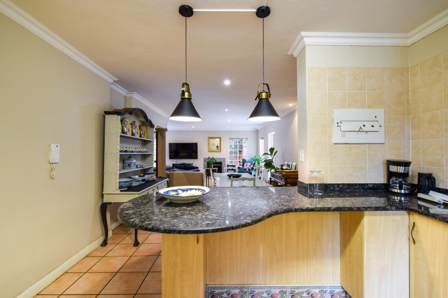 5 Bedroom Property for Sale in Faerie Glen Gauteng