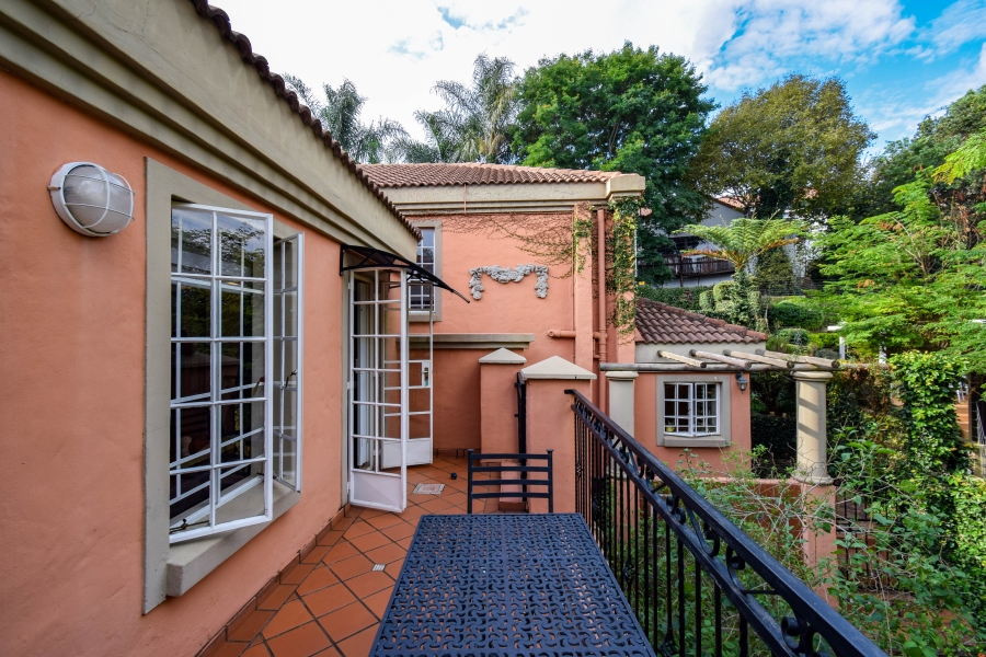 5 Bedroom Property for Sale in Faerie Glen Gauteng