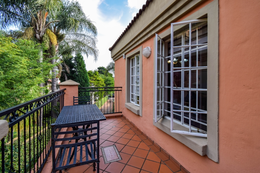 5 Bedroom Property for Sale in Faerie Glen Gauteng