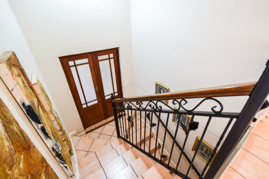 5 Bedroom Property for Sale in Faerie Glen Gauteng