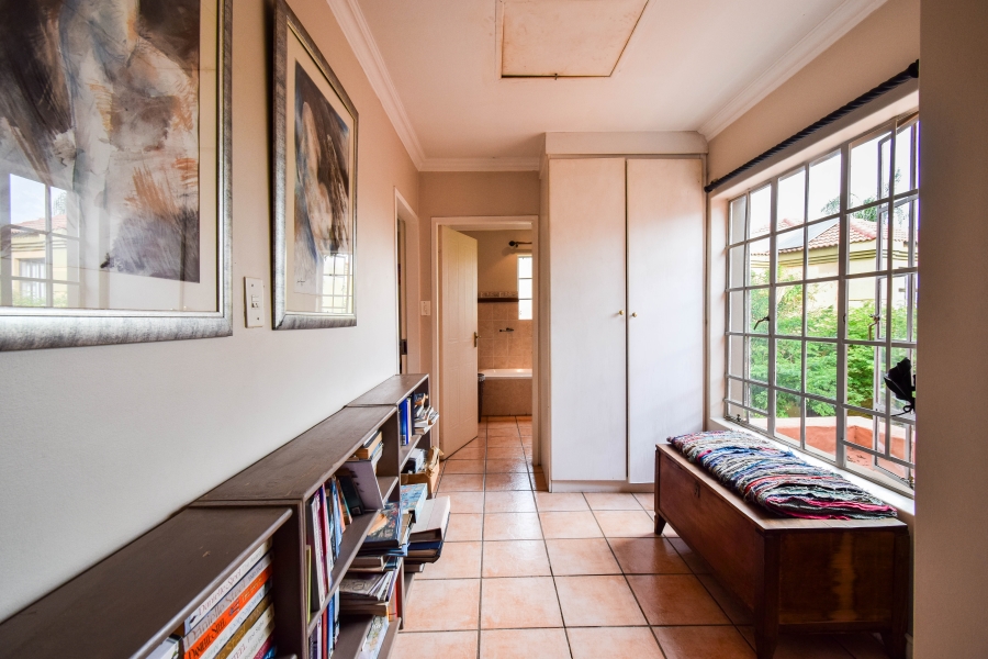 5 Bedroom Property for Sale in Faerie Glen Gauteng