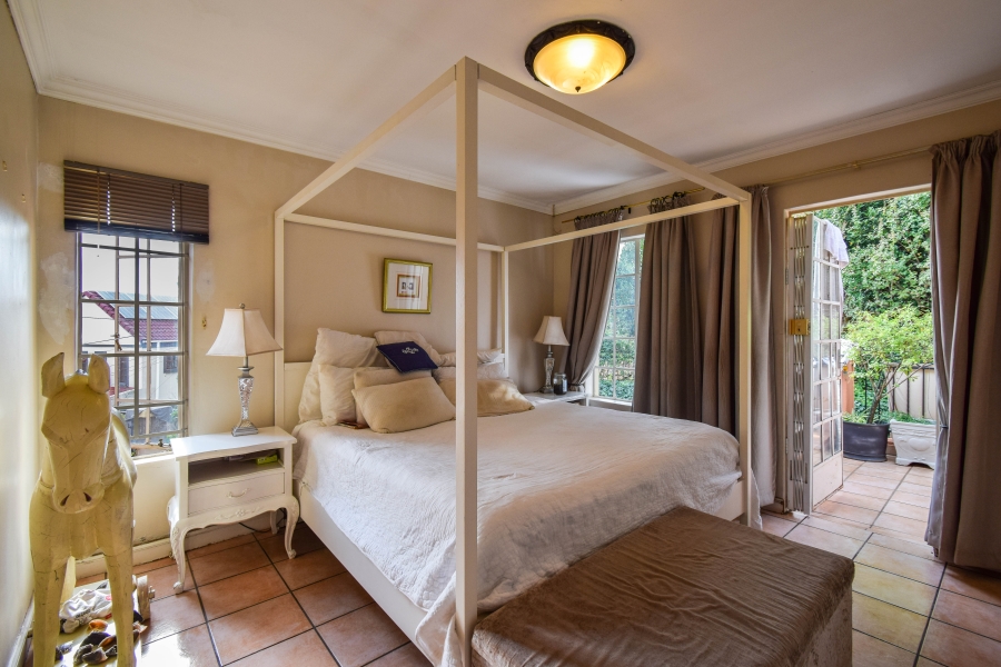 5 Bedroom Property for Sale in Faerie Glen Gauteng