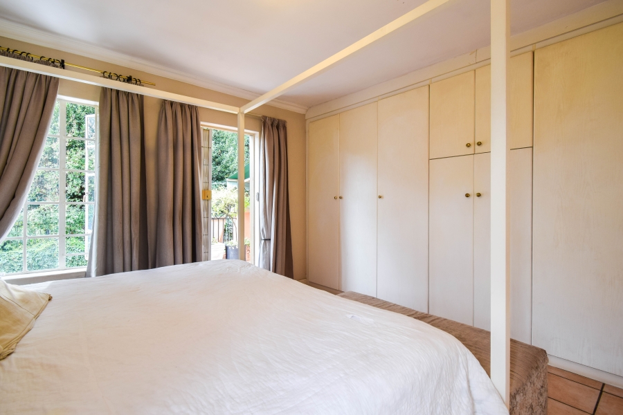 5 Bedroom Property for Sale in Faerie Glen Gauteng