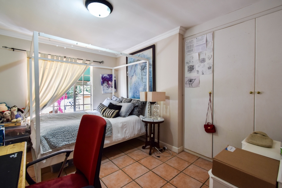 5 Bedroom Property for Sale in Faerie Glen Gauteng