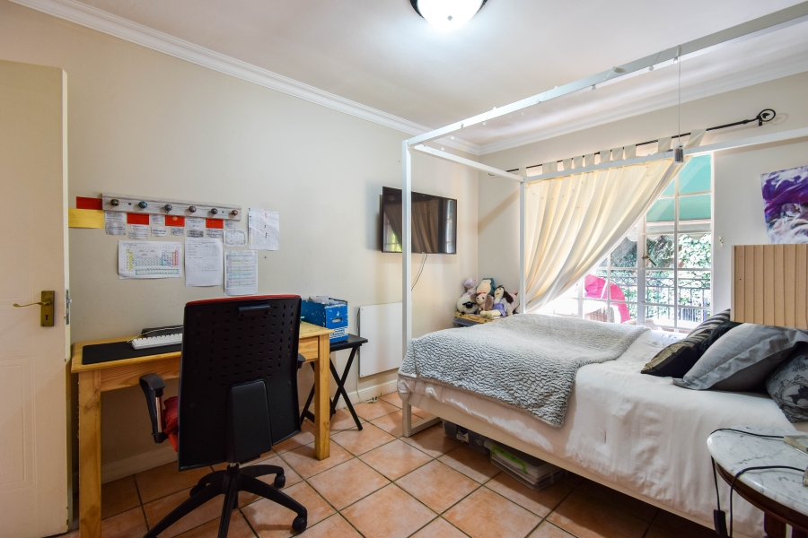 5 Bedroom Property for Sale in Faerie Glen Gauteng