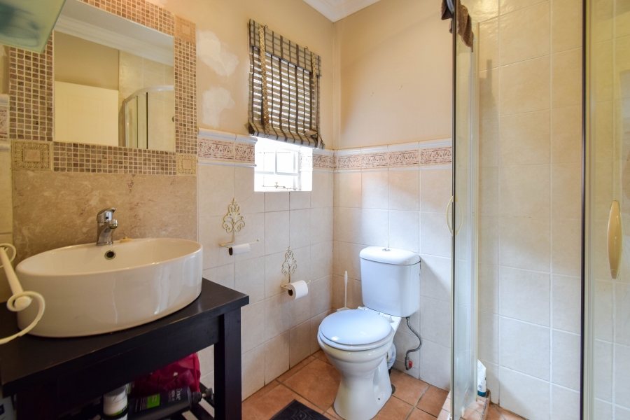 5 Bedroom Property for Sale in Faerie Glen Gauteng