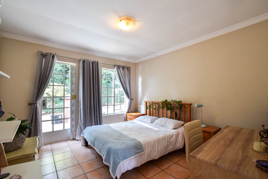 5 Bedroom Property for Sale in Faerie Glen Gauteng