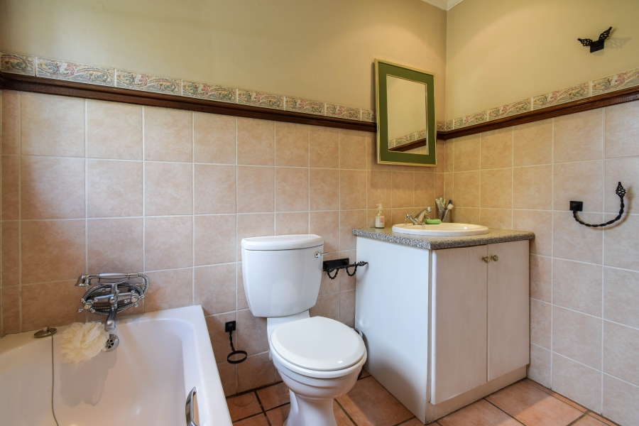 5 Bedroom Property for Sale in Faerie Glen Gauteng