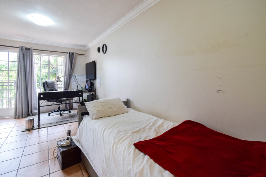 5 Bedroom Property for Sale in Faerie Glen Gauteng