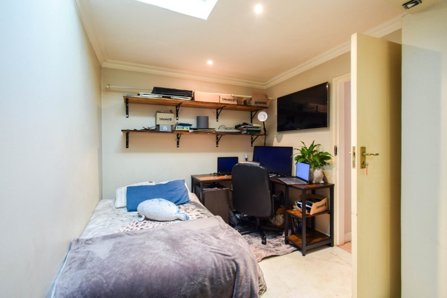 5 Bedroom Property for Sale in Faerie Glen Gauteng