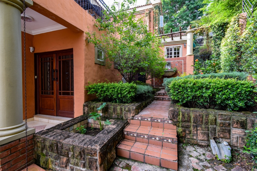 5 Bedroom Property for Sale in Faerie Glen Gauteng