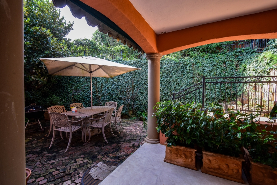 5 Bedroom Property for Sale in Faerie Glen Gauteng