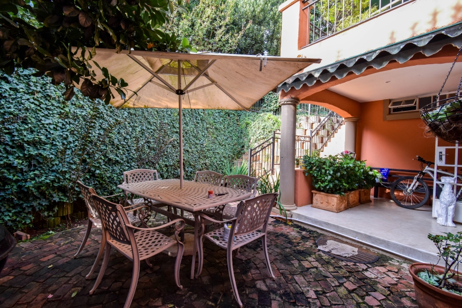 5 Bedroom Property for Sale in Faerie Glen Gauteng
