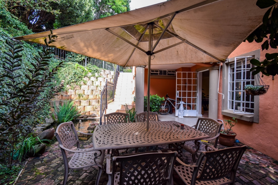 5 Bedroom Property for Sale in Faerie Glen Gauteng