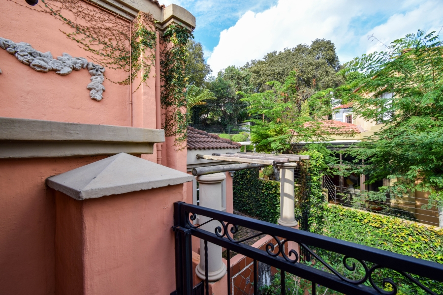5 Bedroom Property for Sale in Faerie Glen Gauteng
