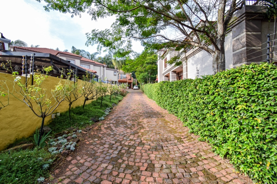 5 Bedroom Property for Sale in Faerie Glen Gauteng