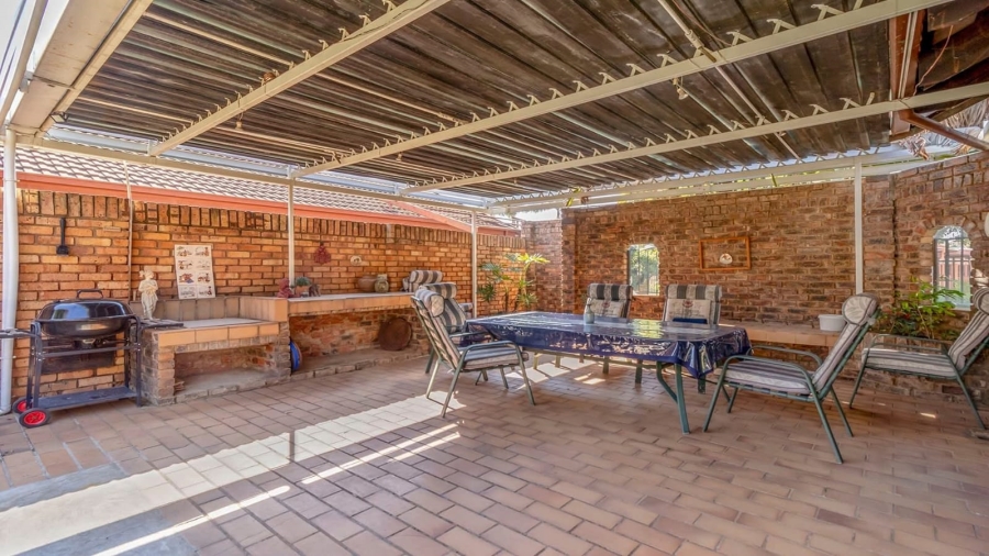 4 Bedroom Property for Sale in Dorandia Gauteng