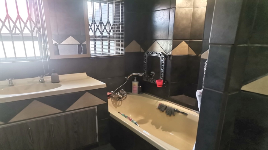 5 Bedroom Property for Sale in Vanderbijlpark SE 1 Gauteng