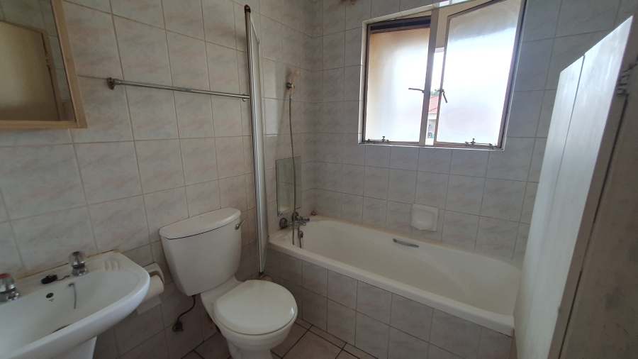 2 Bedroom Property for Sale in Oakdene Gauteng