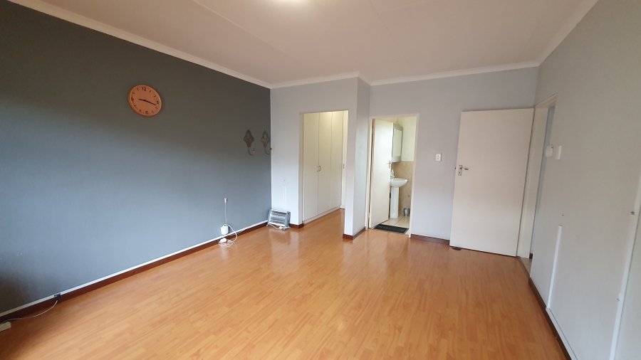 3 Bedroom Property for Sale in Oakdene Gauteng