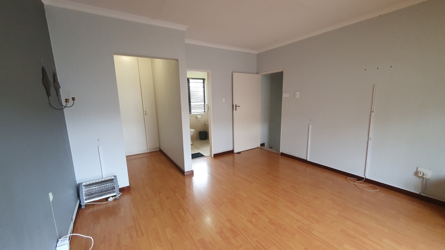 3 Bedroom Property for Sale in Oakdene Gauteng