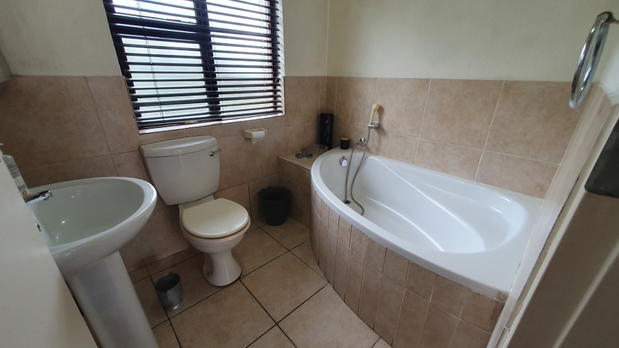 3 Bedroom Property for Sale in Oakdene Gauteng